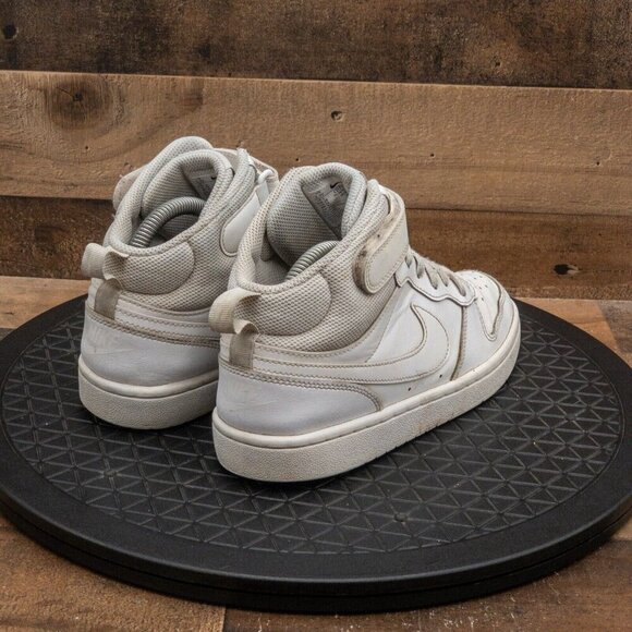 NIKE AIR COURT BOROUGH MID KIDS ATHLETIC SHOES BASKETBALL GYM WHITE SIZE 5.5Y - Picture 8 of 9
